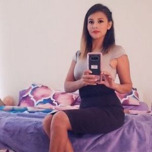 Meet your Posher, Isaura